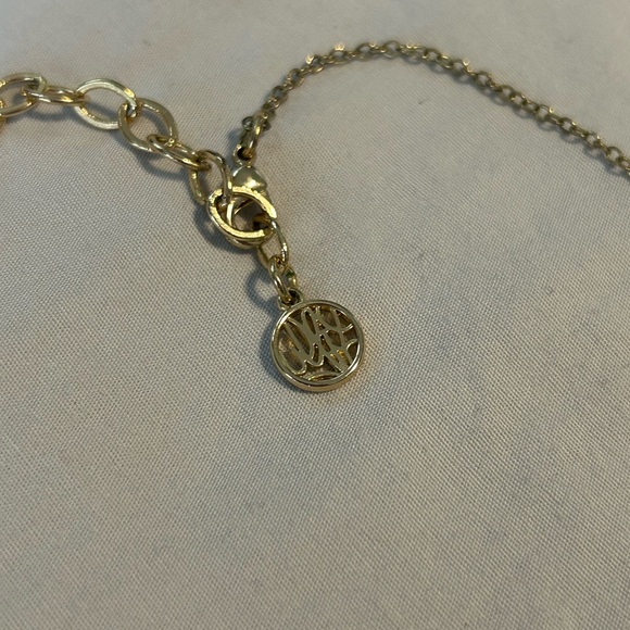 Lilly Pulitzer gold layered necklace - Picture 2 of 4